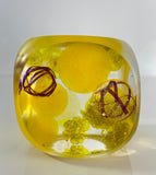 Klubo Yellow and purple spheres